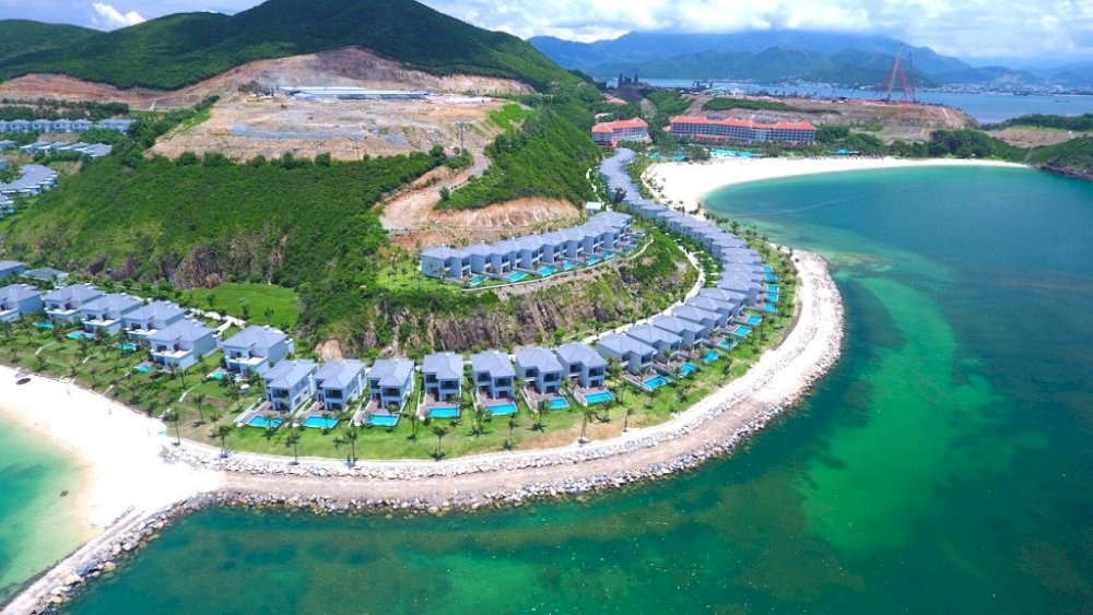 With temperatures averaging 26 - 28°C, Hon Tre Island boasts a warm tropical climate ideal for year-round travel 